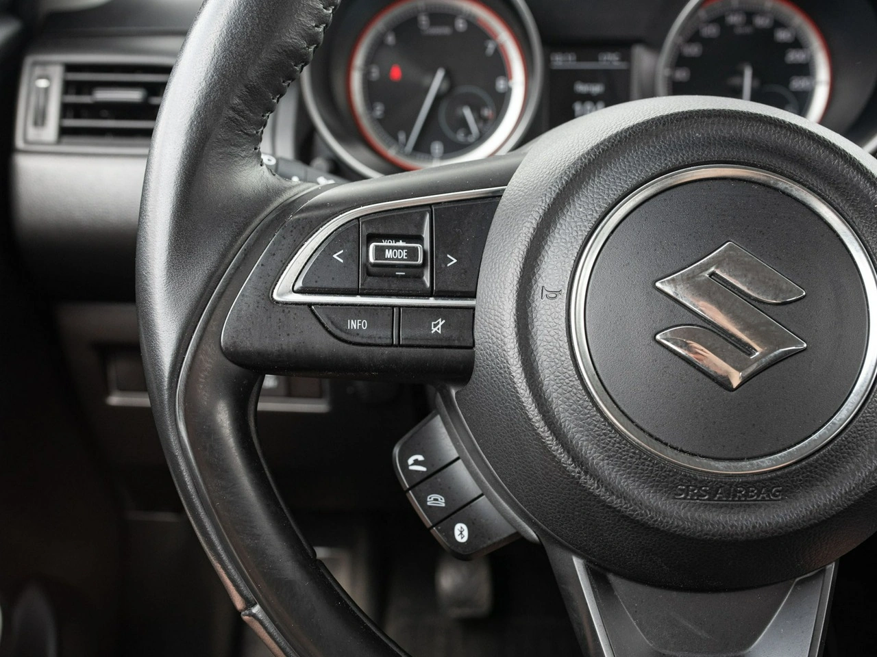 Suzuki Swift - Zdjęcie 11