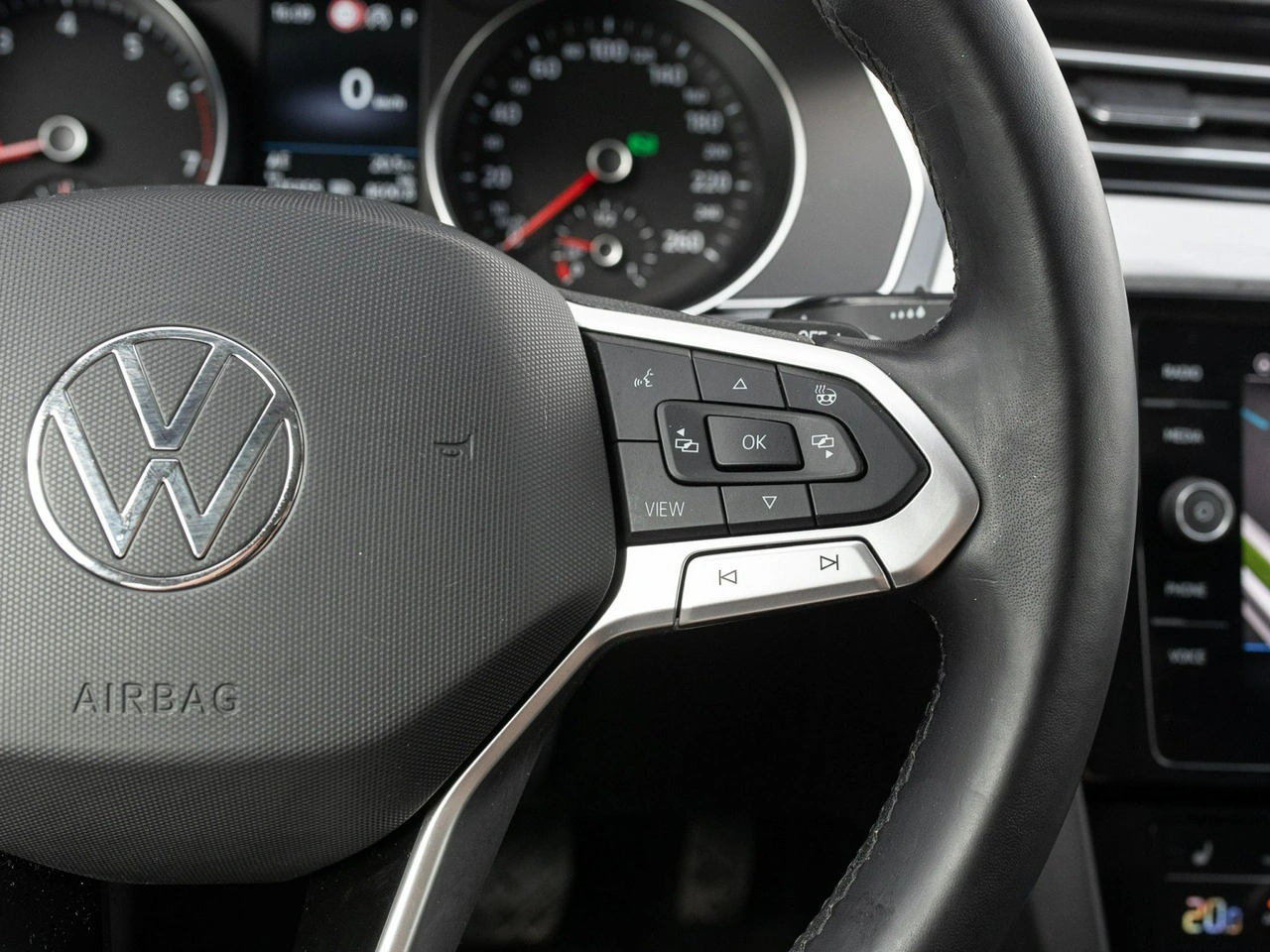 Volkswagen Passat - Zdjęcie 13