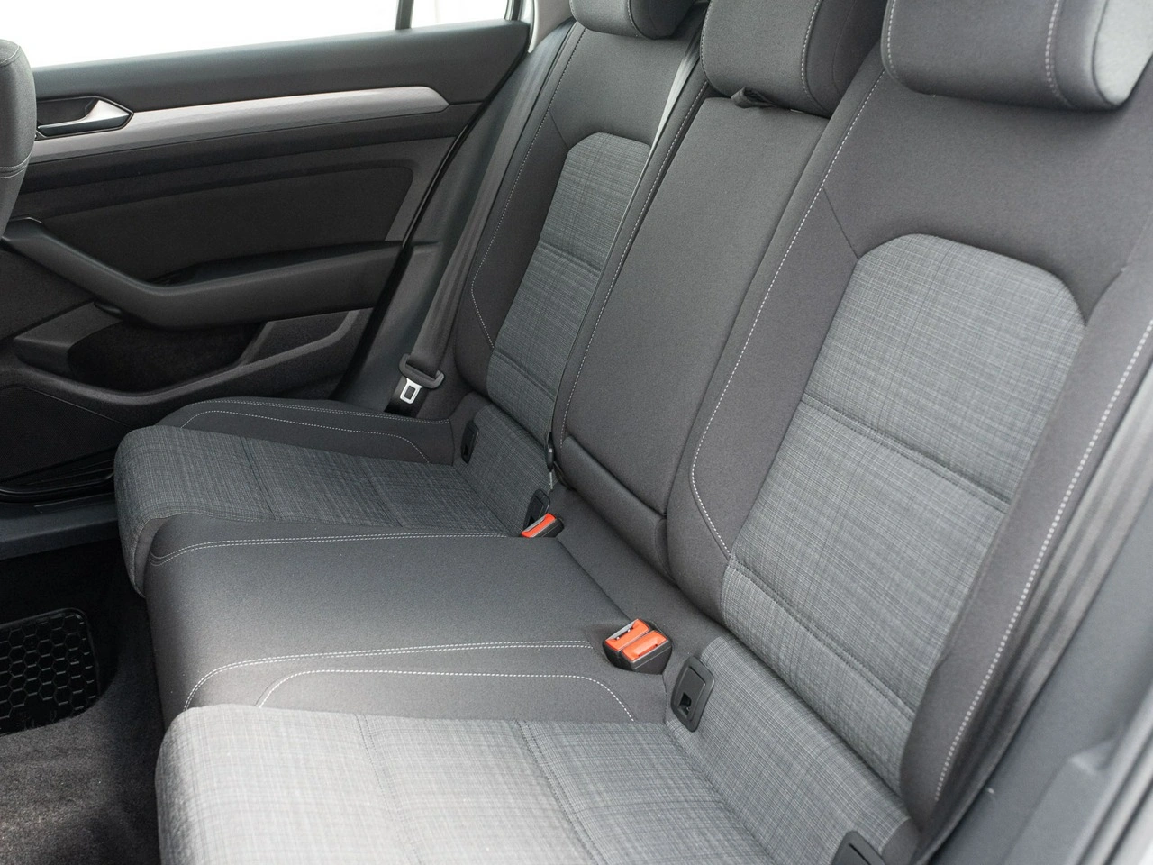 Volkswagen Passat - Zdjęcie 25