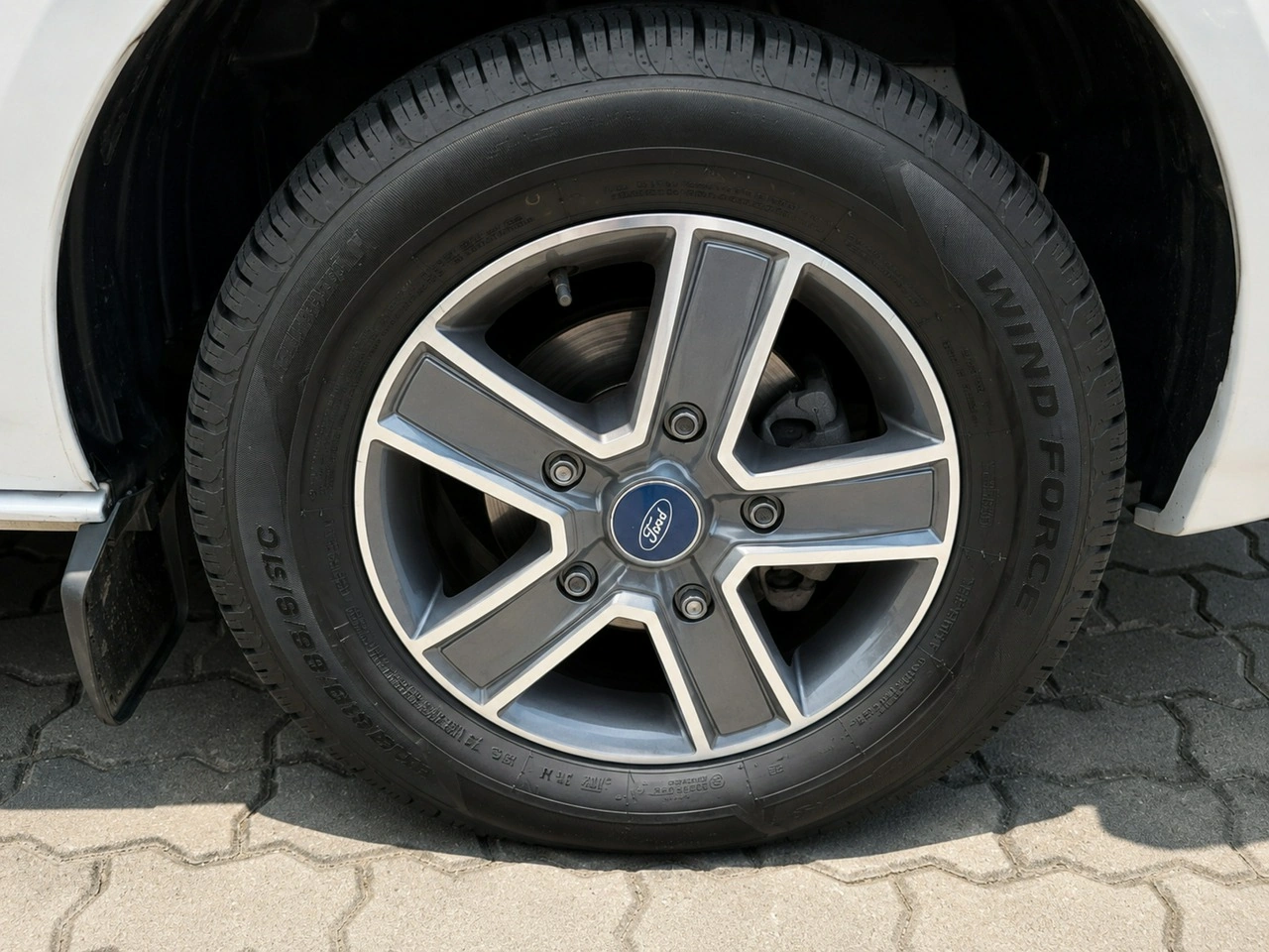 Ford Custom - Zdjęcie 10