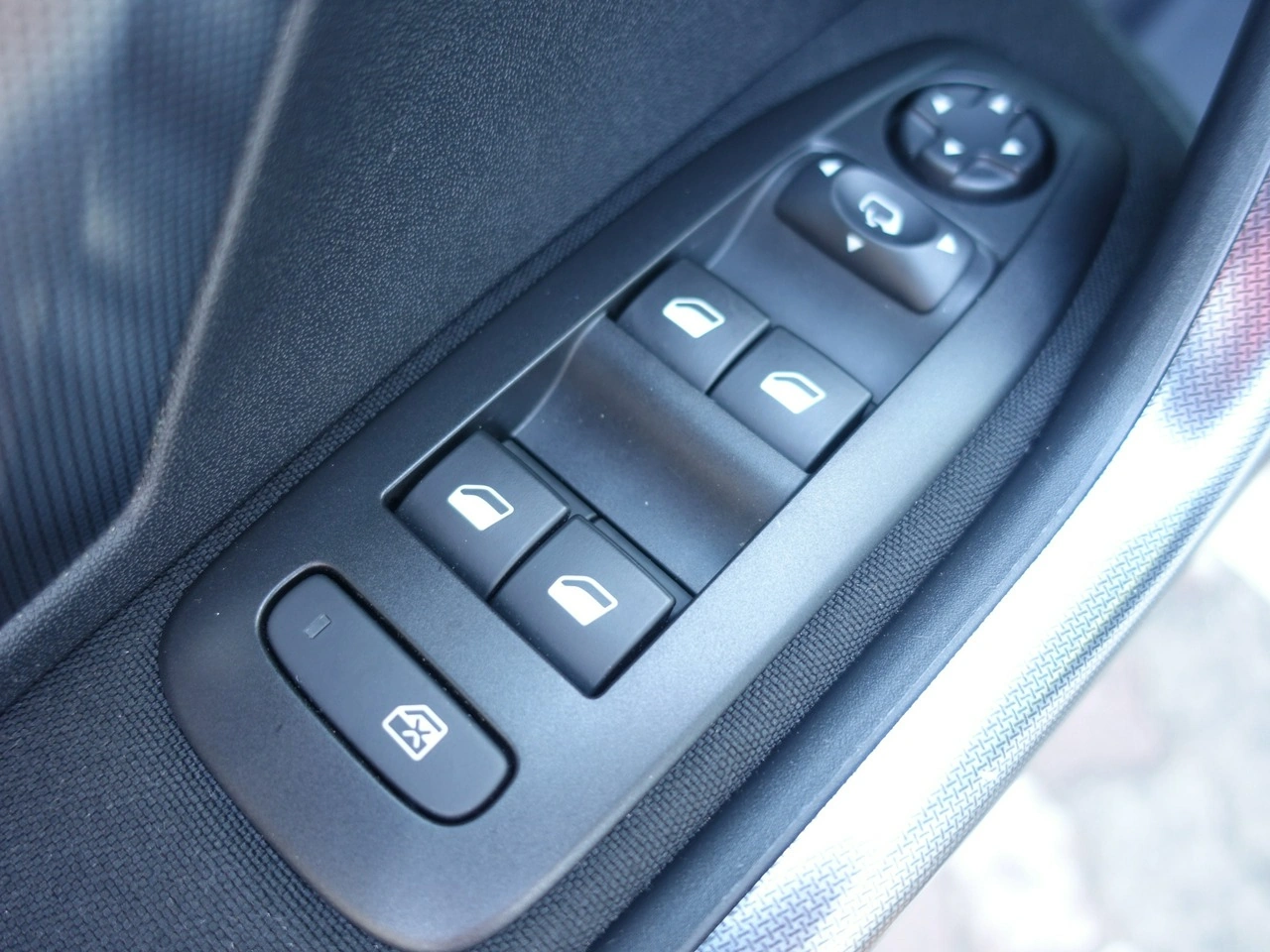 Peugeot 2008 - Zdjęcie 25