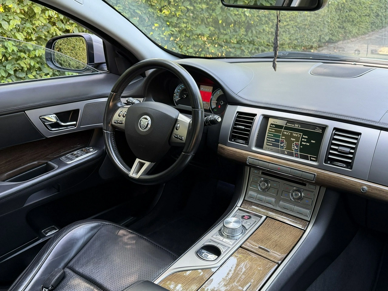 Jaguar XF - Zdjęcie 9