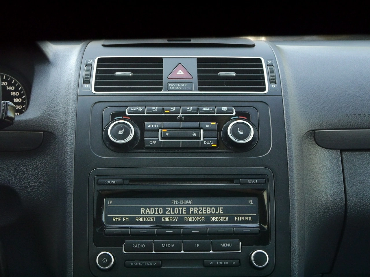 Volkswagen Touran - Zdjęcie 24
