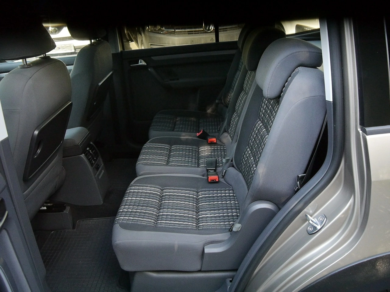 Volkswagen Touran - Zdjęcie 31