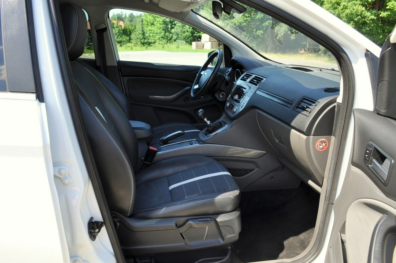 Ford Kuga - Zdjęcie 16