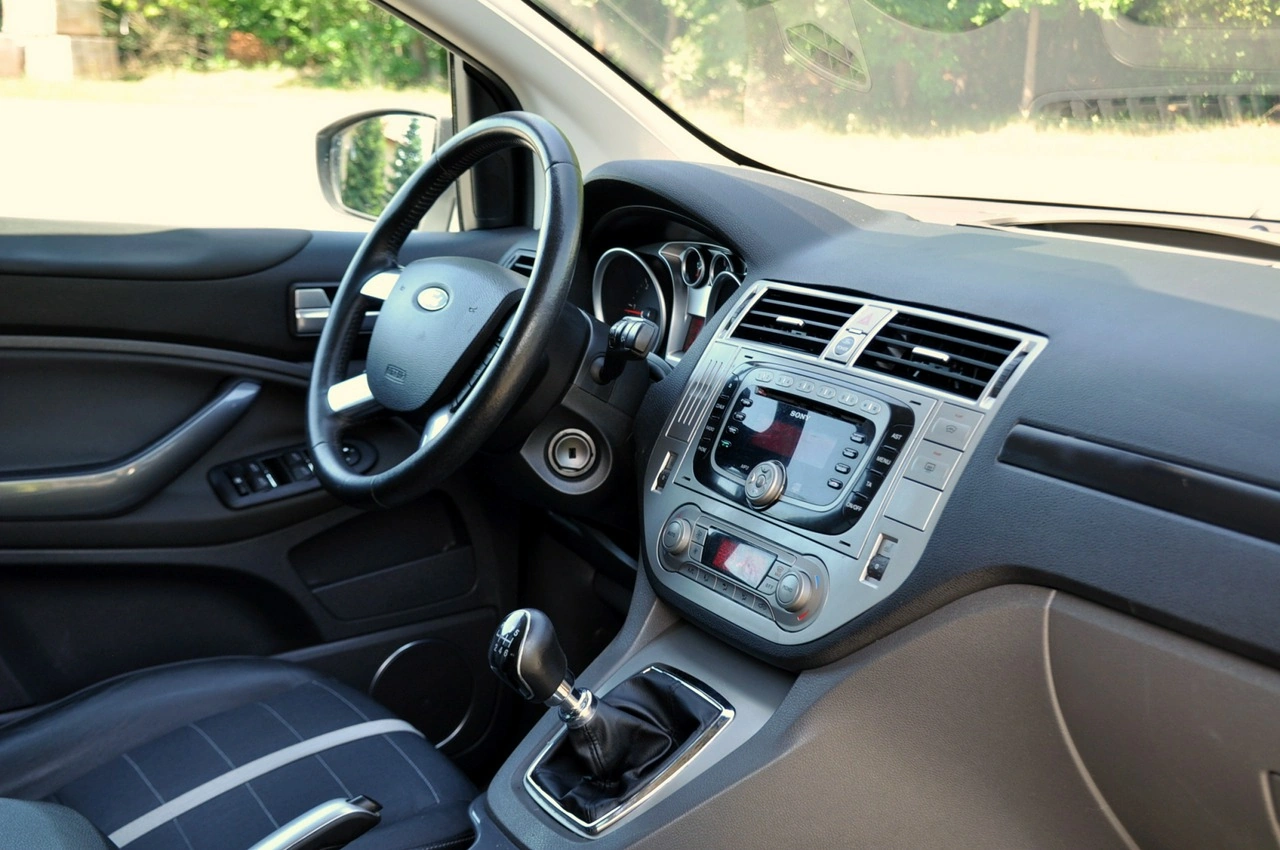 Ford Kuga - Zdjęcie 17
