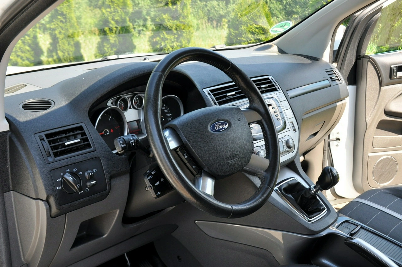Ford Kuga - Zdjęcie 21