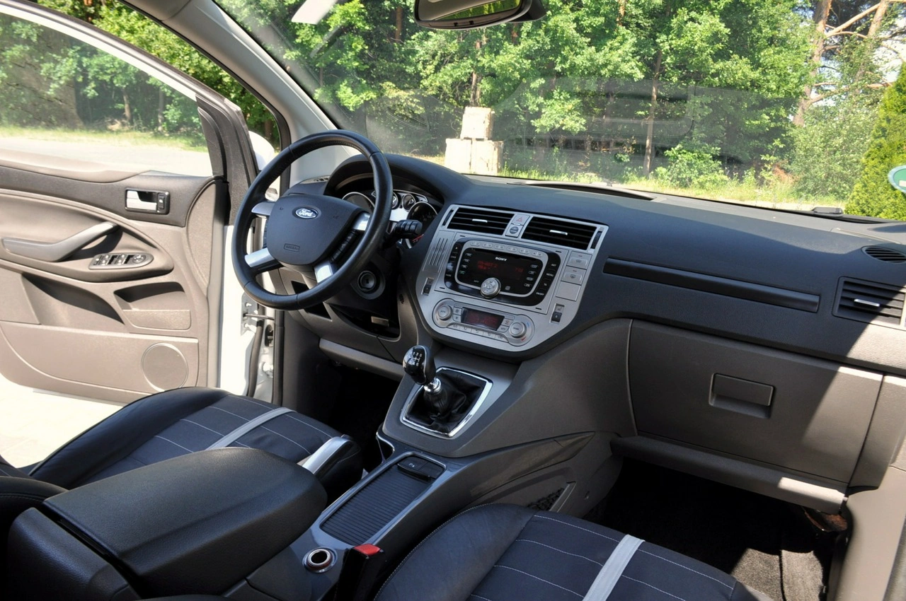 Ford Kuga - Zdjęcie 23