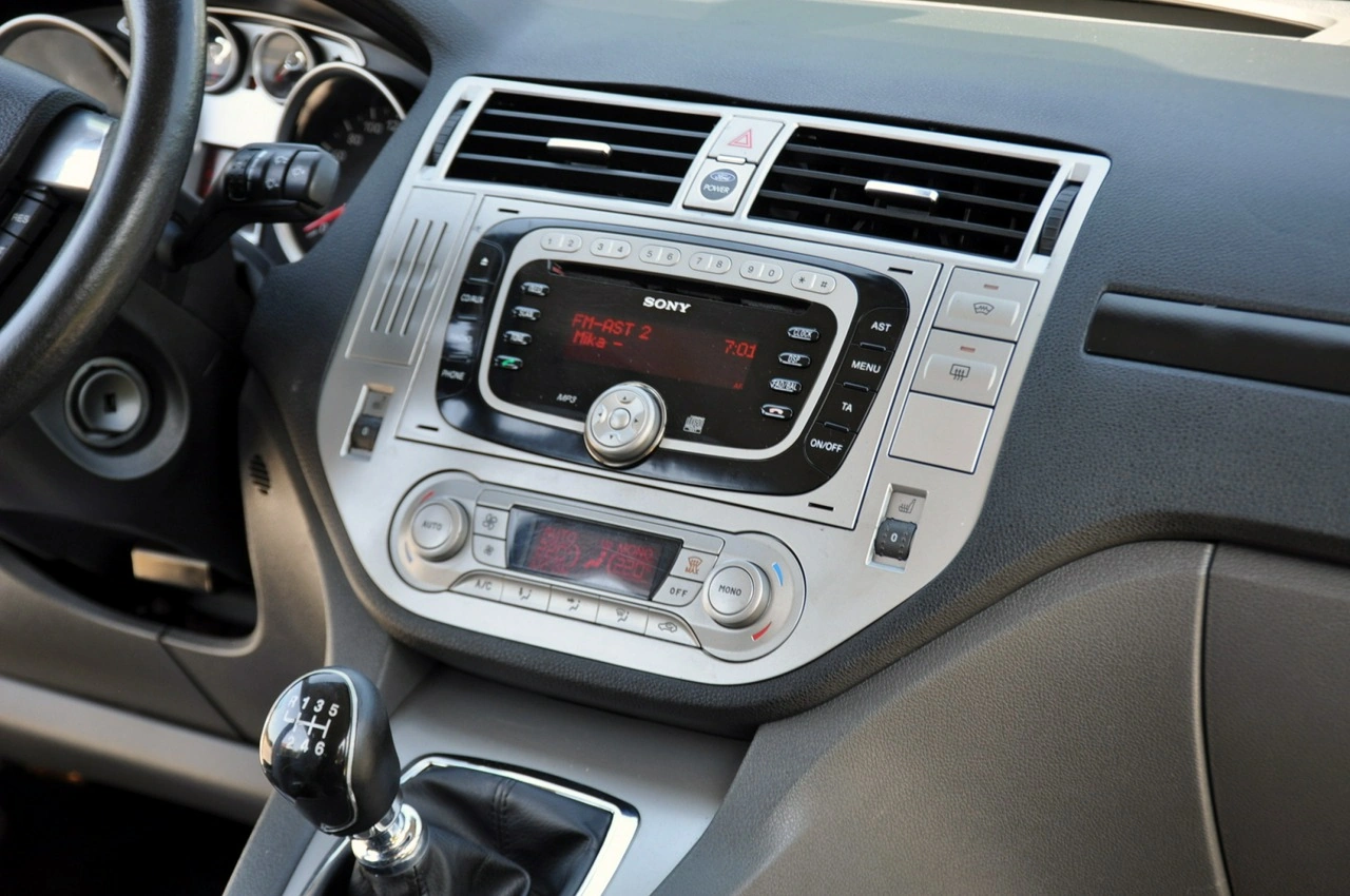 Ford Kuga - Zdjęcie 25