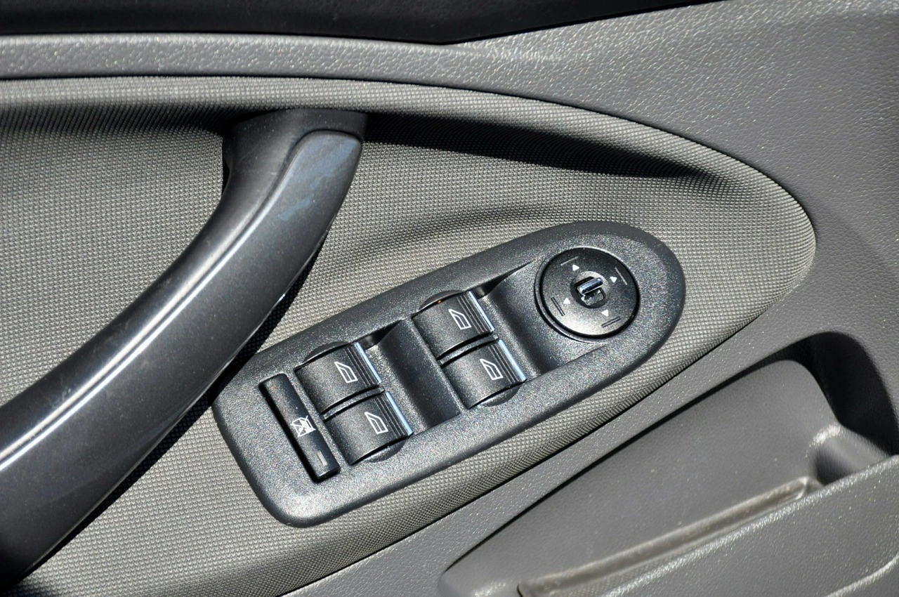 Ford Kuga - Zdjęcie 36