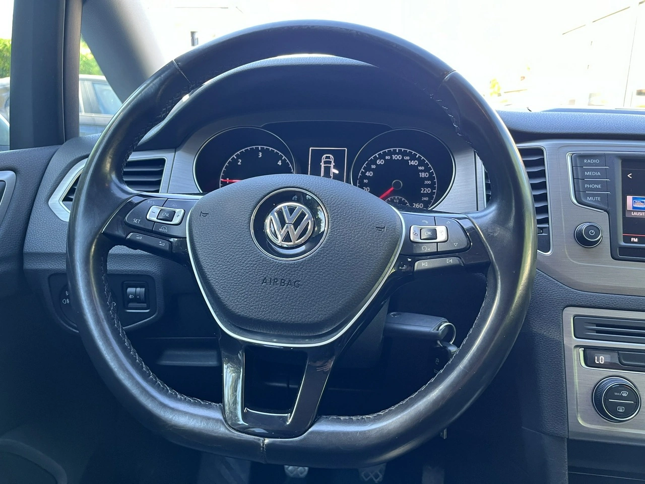 Volkswagen Golf Sportsvan - Zdjęcie 17
