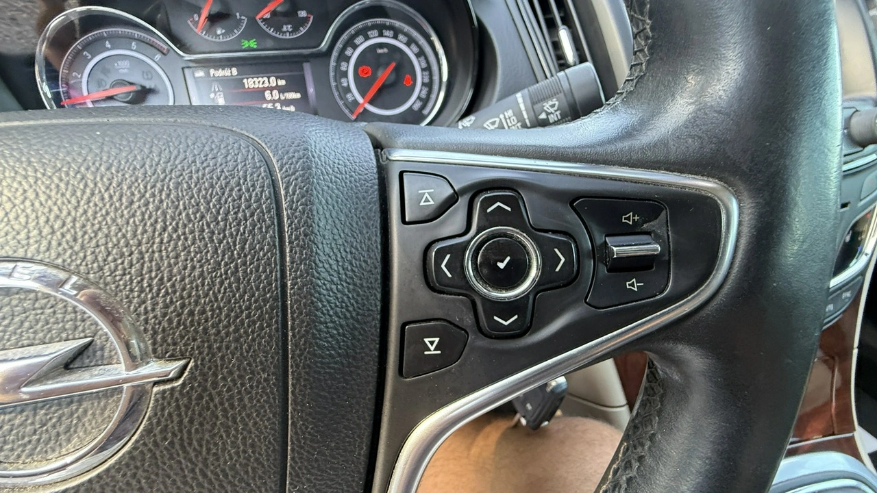 Opel Insignia - Zdjęcie 20