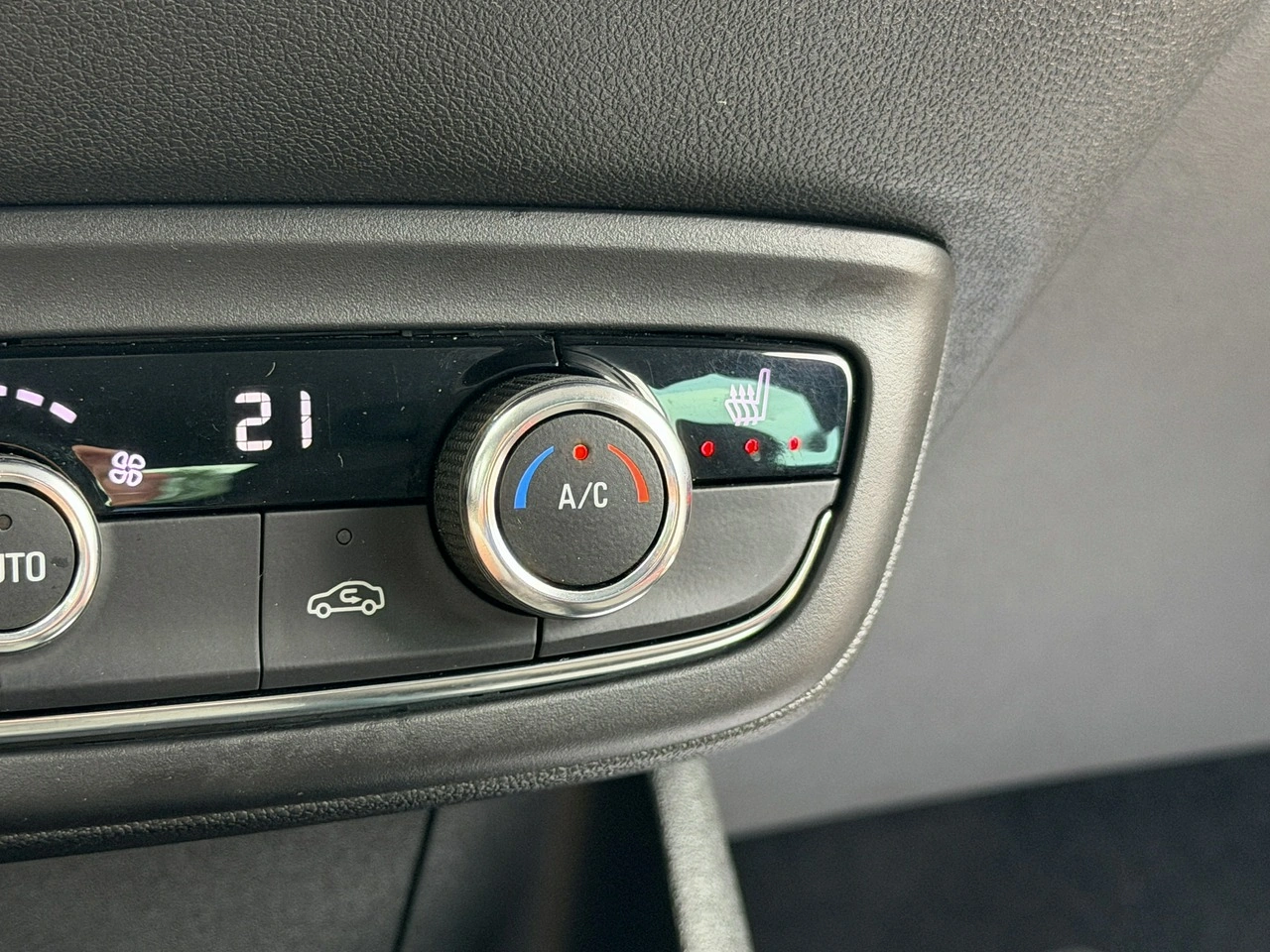 Opel Crossland X - Zdjęcie 46