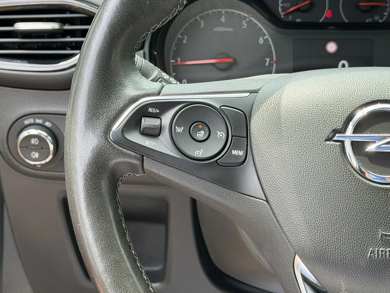 Opel Crossland X - Zdjęcie 12