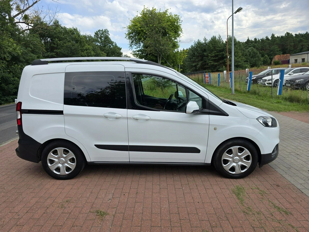 Ford Transit Courier - Zdjęcie 12