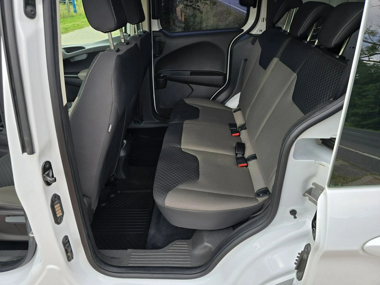 Ford Transit Courier - Zdjęcie 19