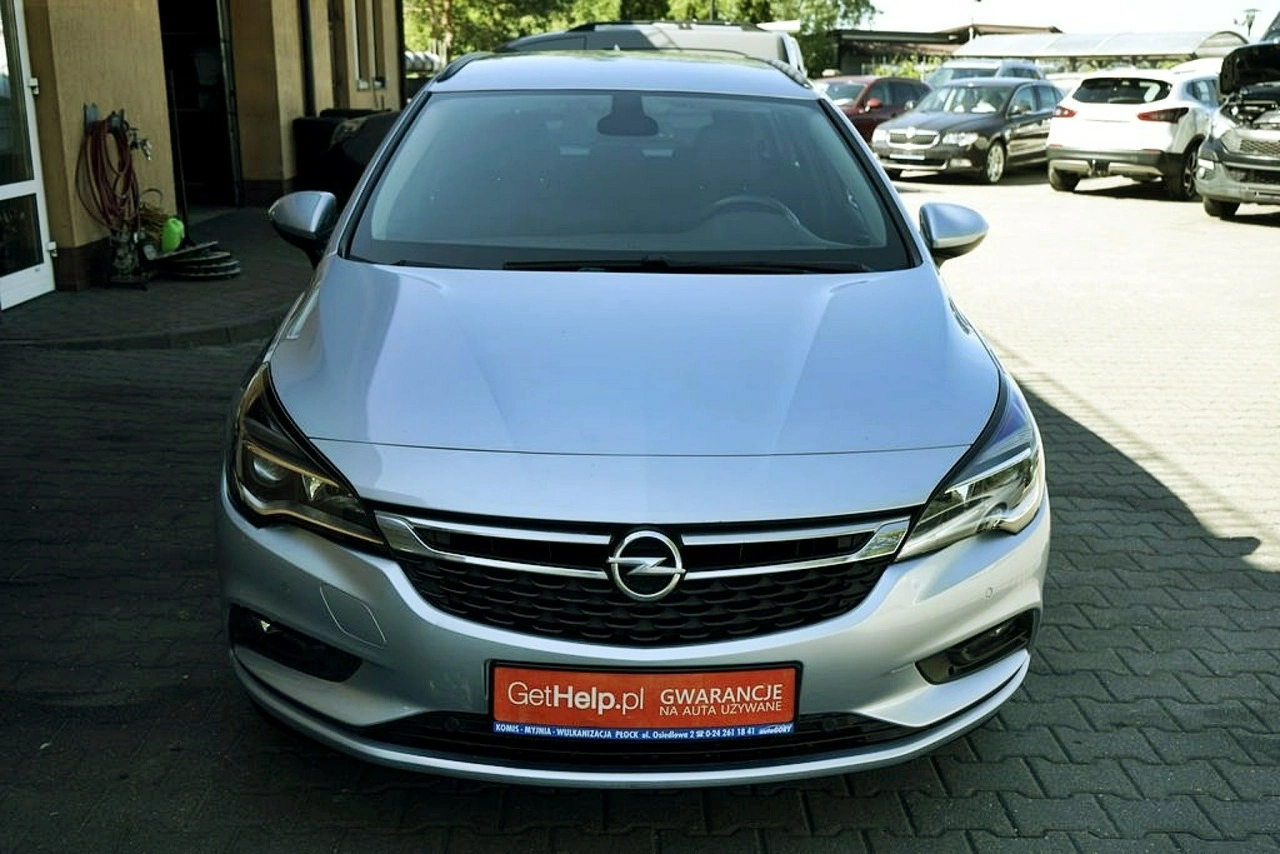 Opel Astra Sports Tourer - Zdjęcie 9