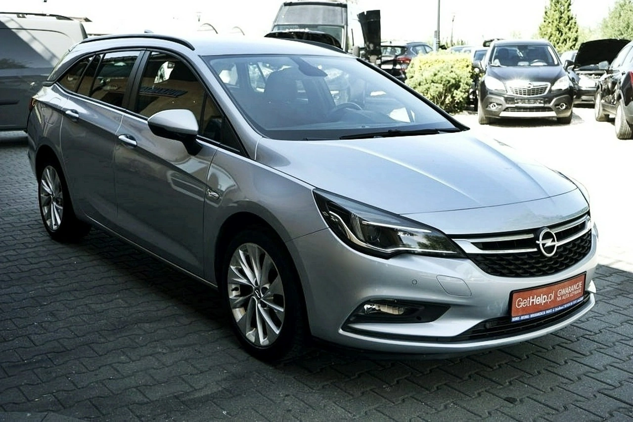 Opel Astra Sports Tourer - Zdjęcie 10