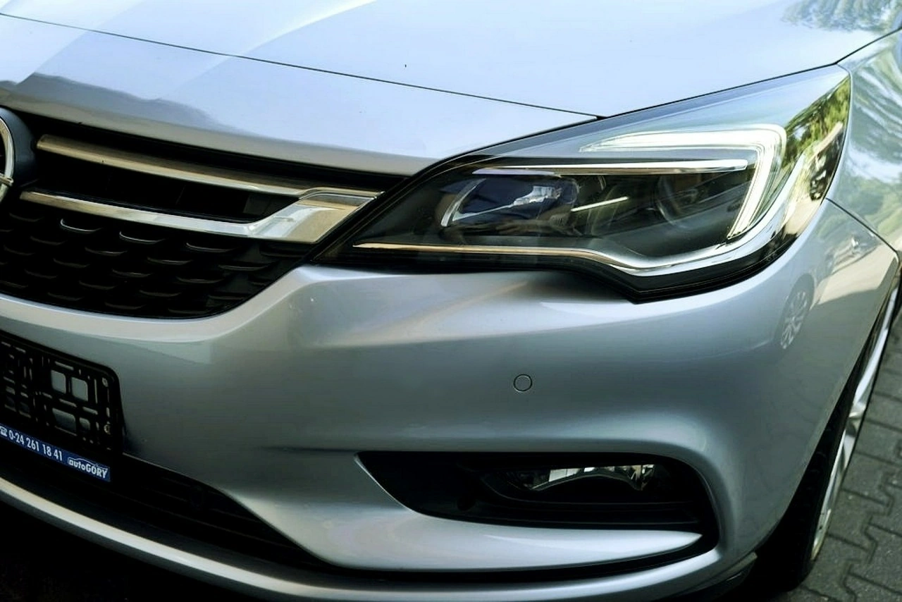 Opel Astra Sports Tourer - Zdjęcie 12