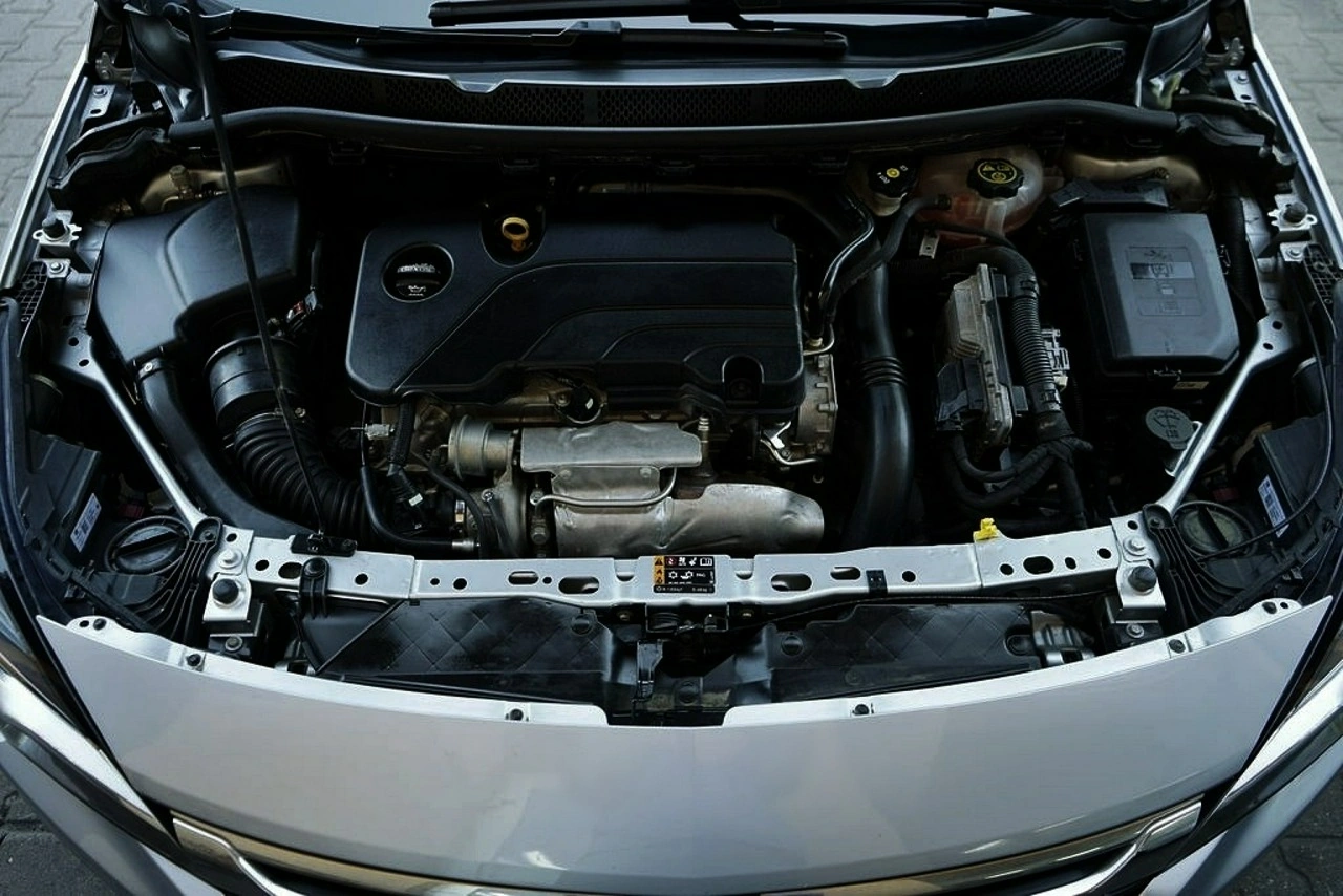 Opel Astra Sports Tourer - Zdjęcie 13