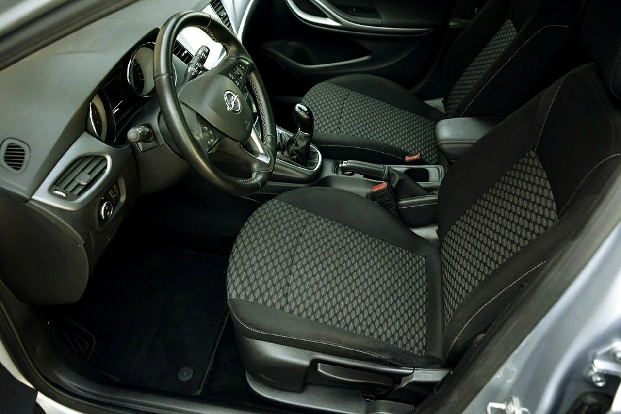 Opel Astra Sports Tourer - Zdjęcie 15