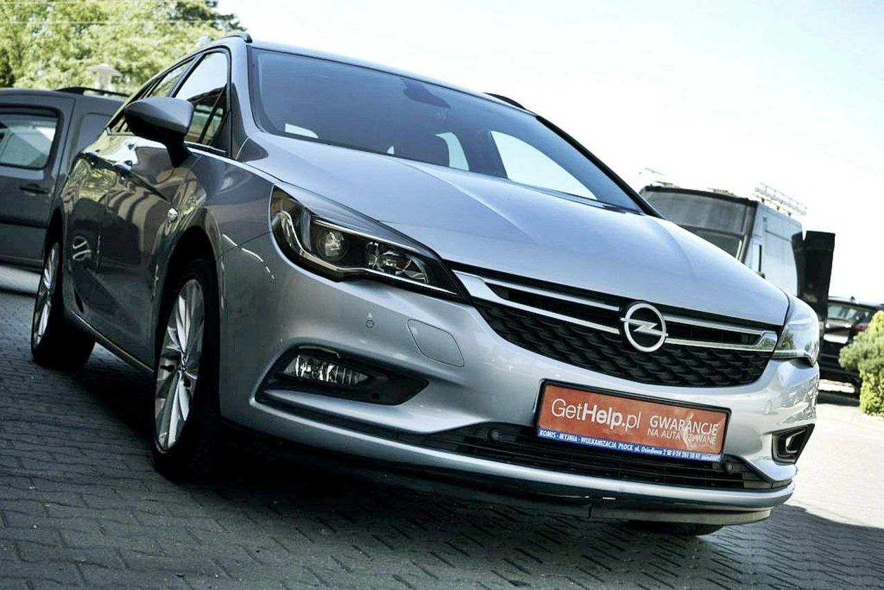 Opel Astra Sports Tourer - Zdjęcie 1