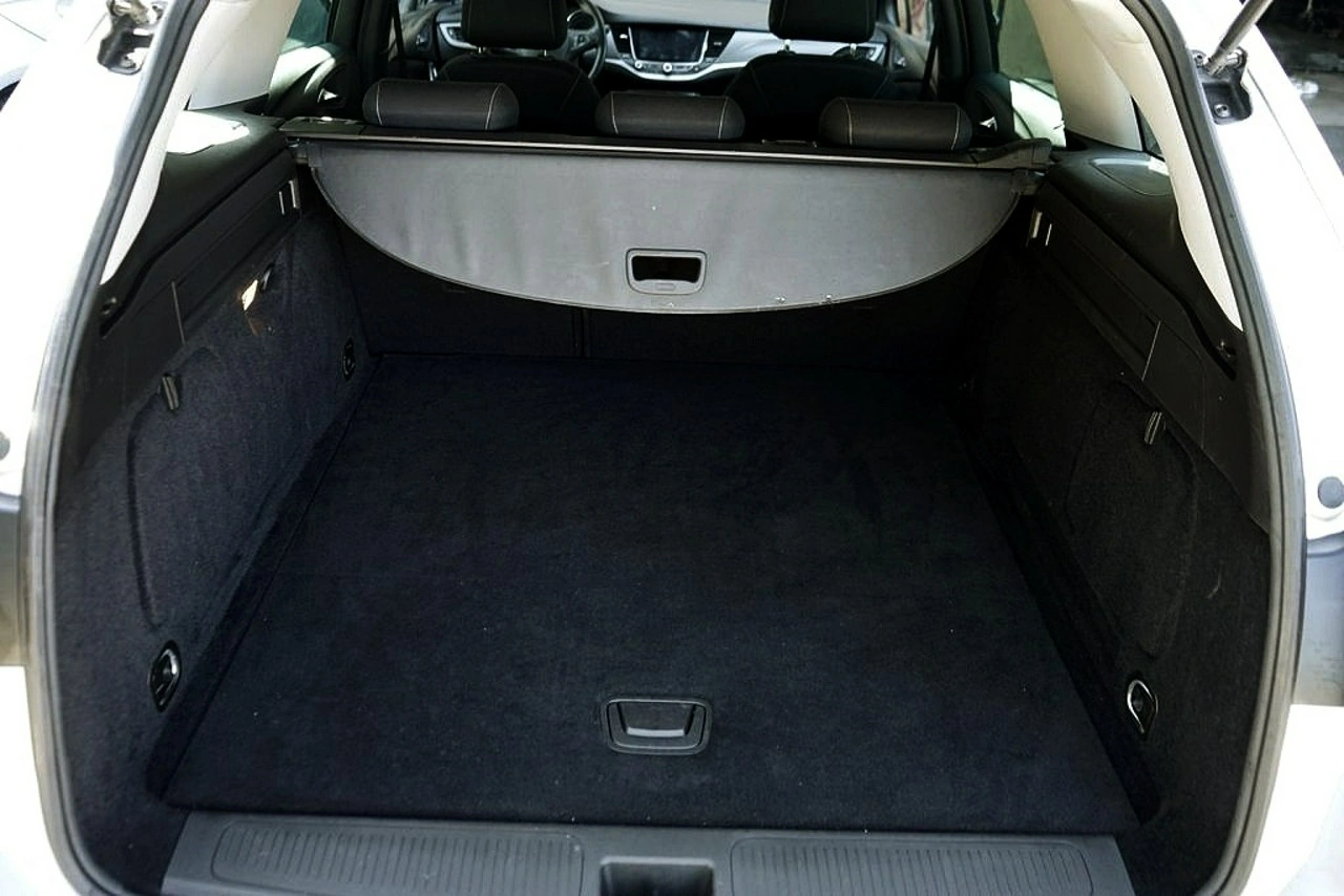 Opel Astra Sports Tourer - Zdjęcie 28