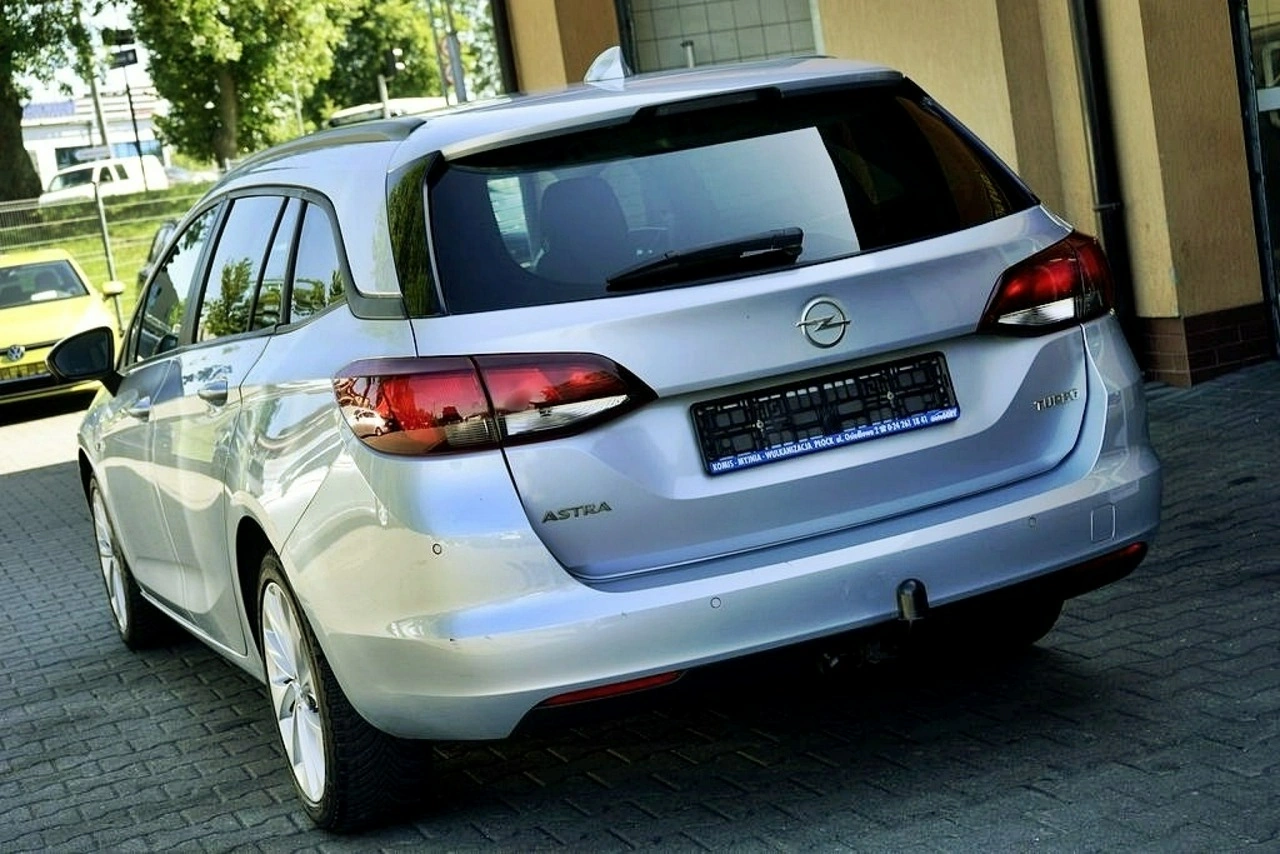 Opel Astra Sports Tourer - Zdjęcie 3