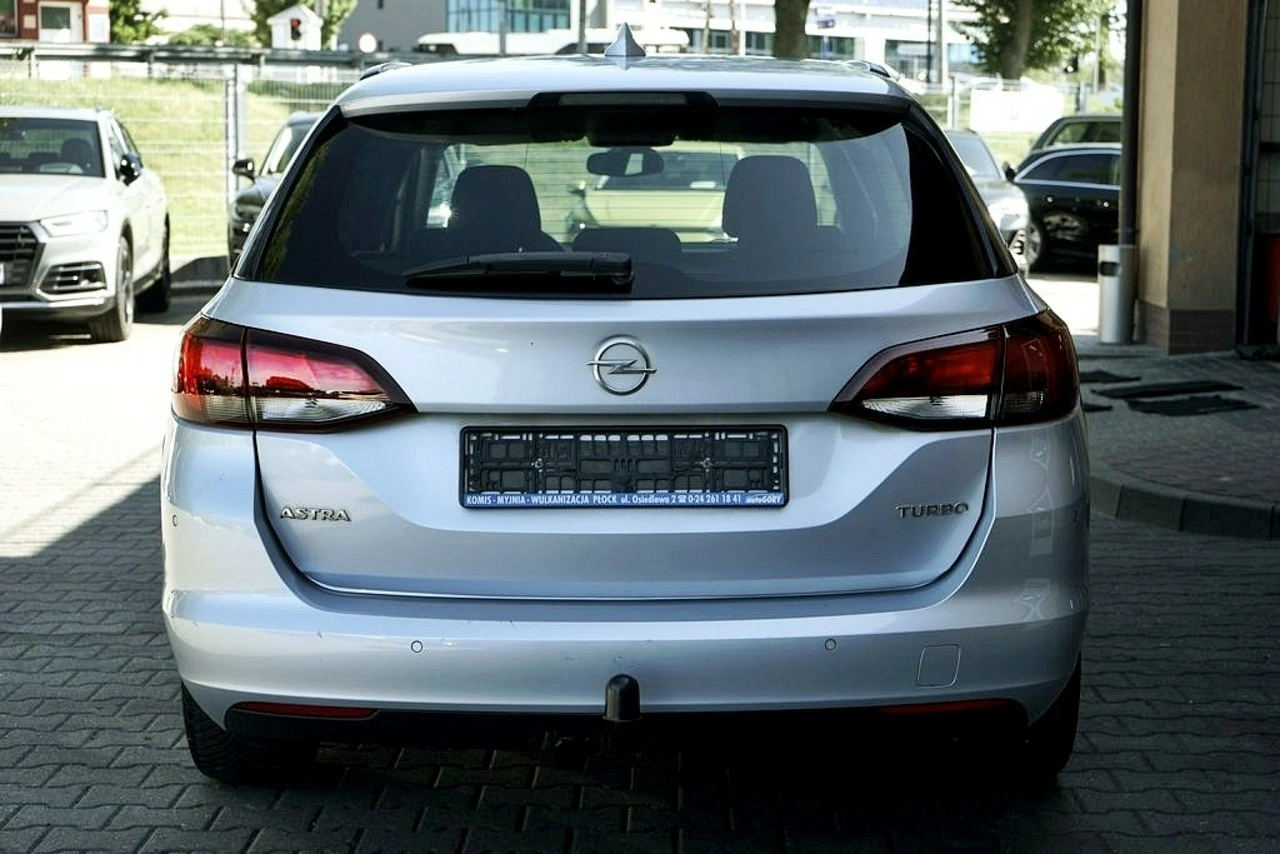 Opel Astra Sports Tourer - Zdjęcie 4
