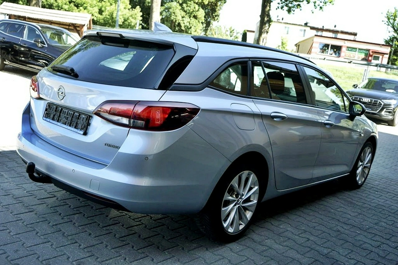 Opel Astra Sports Tourer - Zdjęcie 6