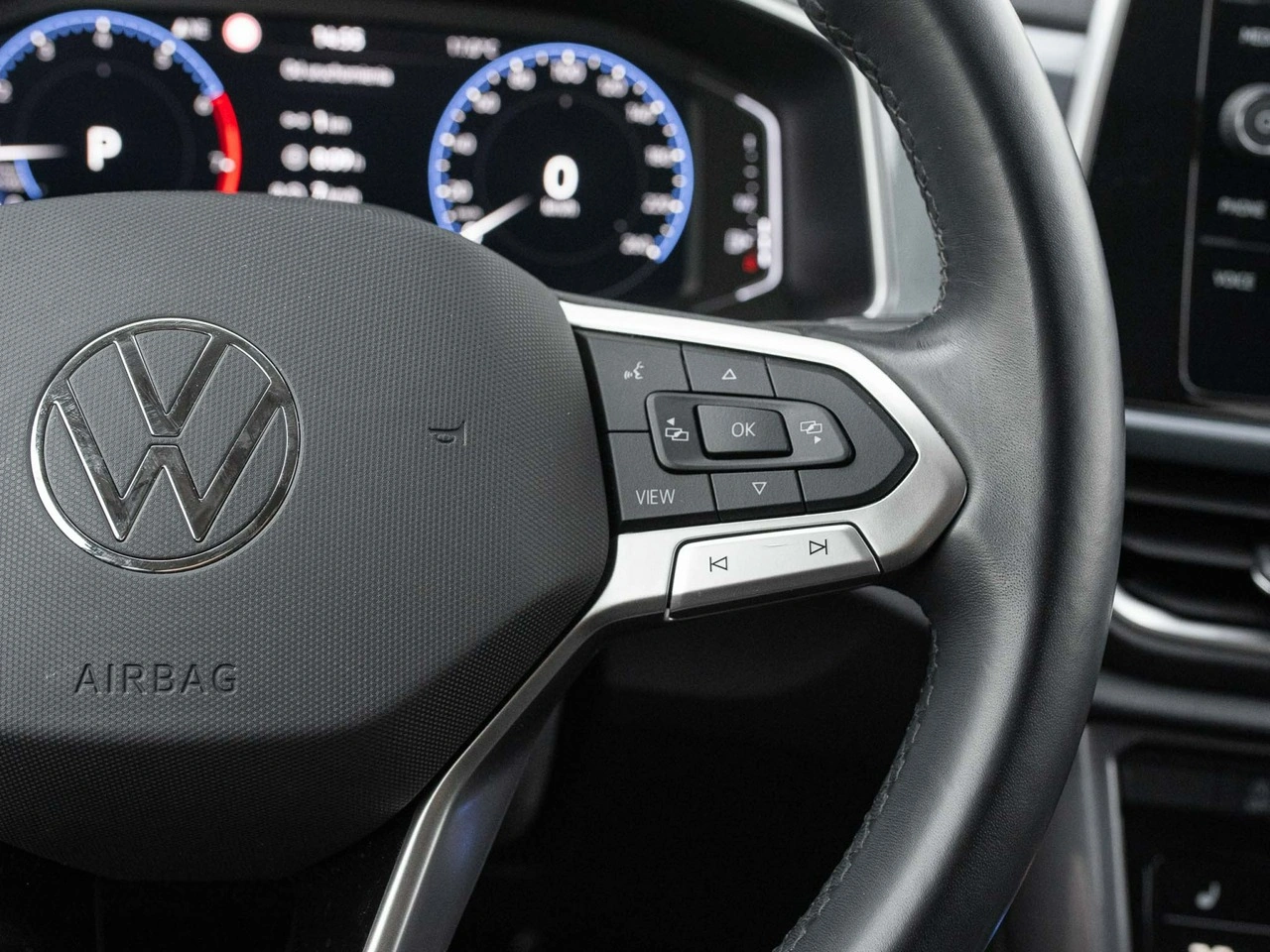 Volkswagen T-Roc - Zdjęcie 12