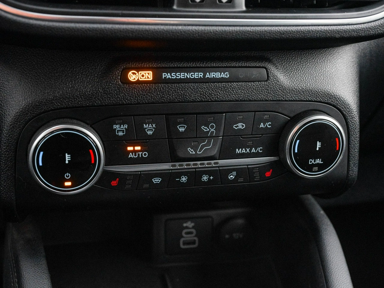 Ford Kuga - Zdjęcie 14