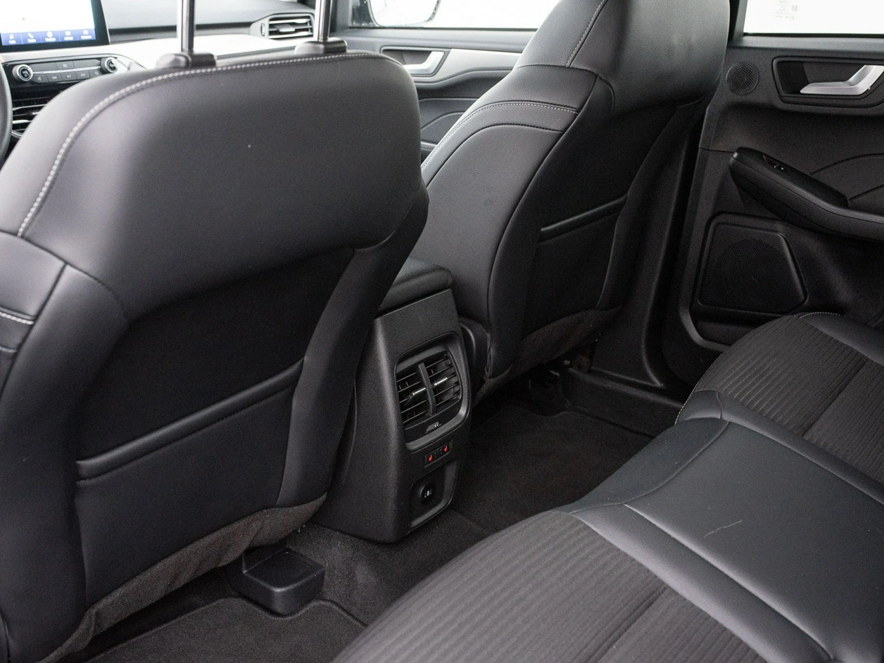 Ford Kuga - Zdjęcie 25