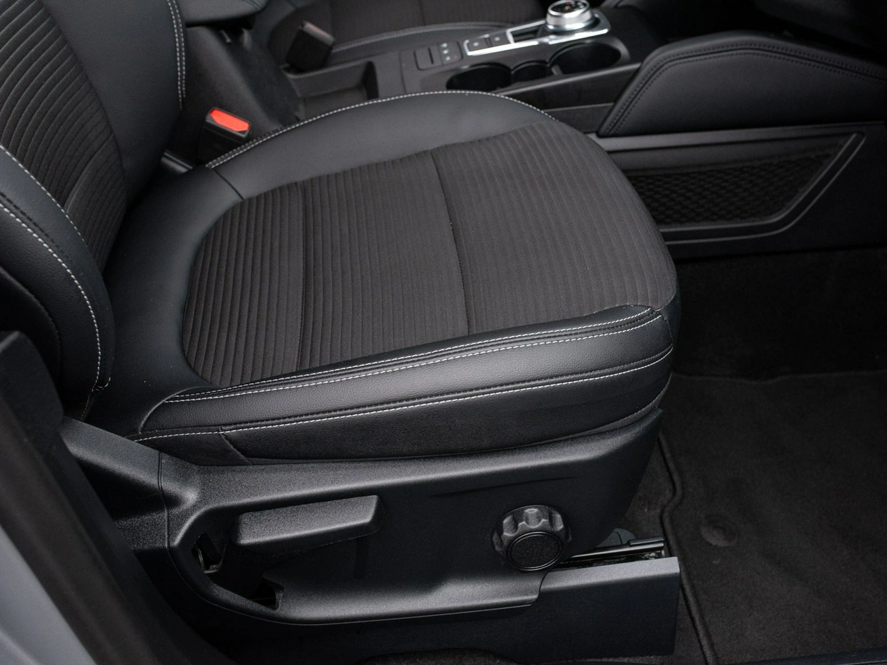 Ford Kuga - Zdjęcie 28