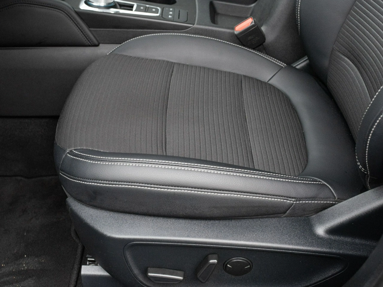 Ford Kuga - Zdjęcie 8