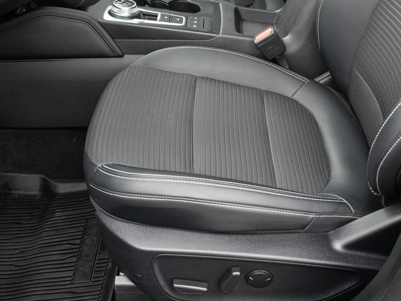 Ford Kuga - Zdjęcie 9