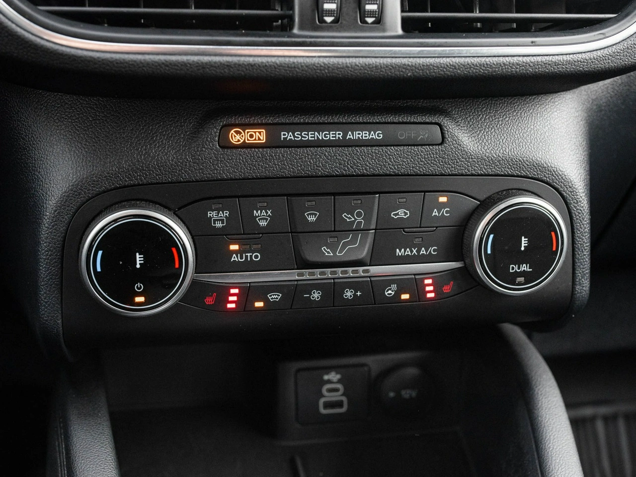Ford Kuga - Zdjęcie 15