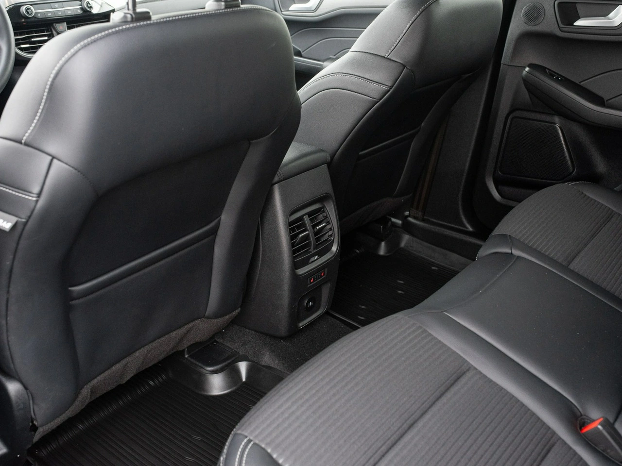 Ford Kuga - Zdjęcie 25