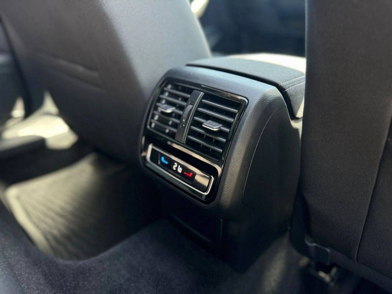 Volkswagen Passat - Zdjęcie 32