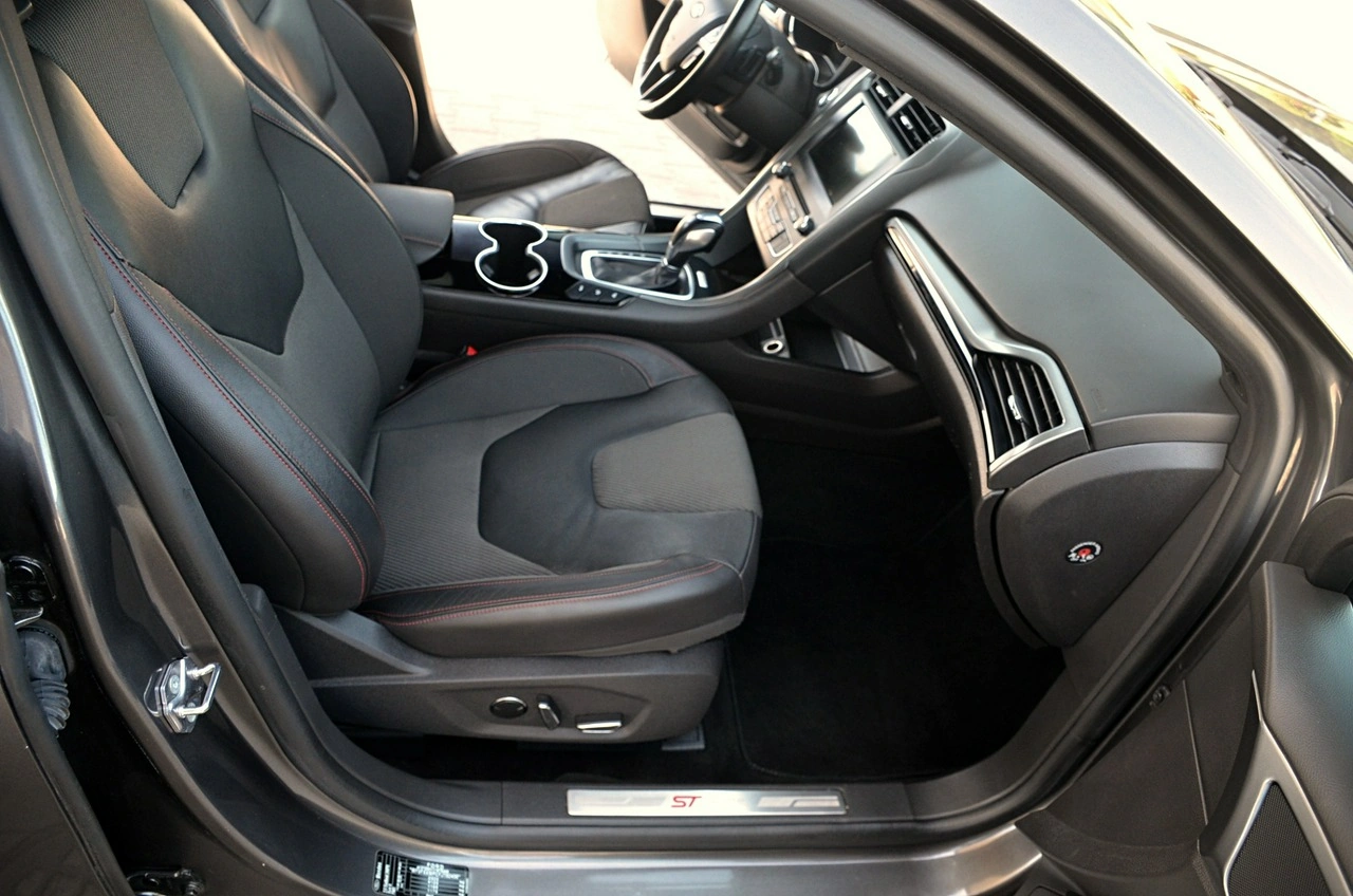 Ford Mondeo - Zdjęcie 23