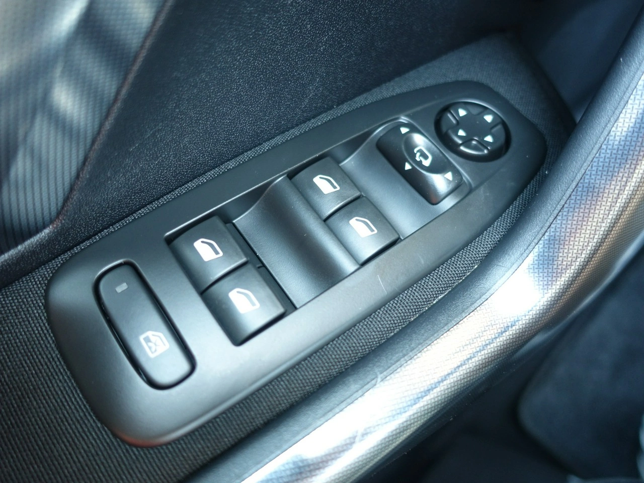 Peugeot 2008 - Zdjęcie 23