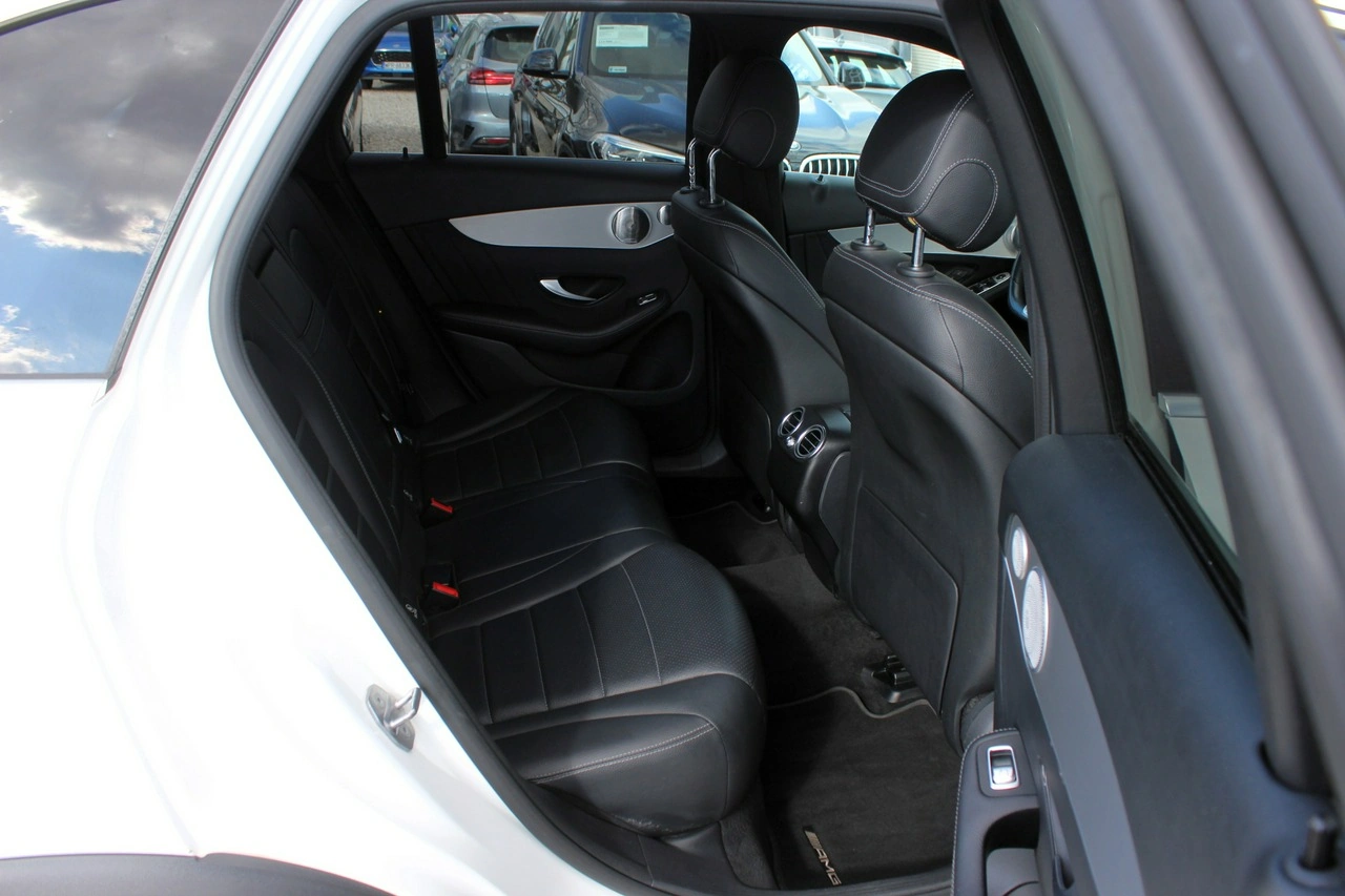 Mercedes GLC 300 - Zdjęcie 13