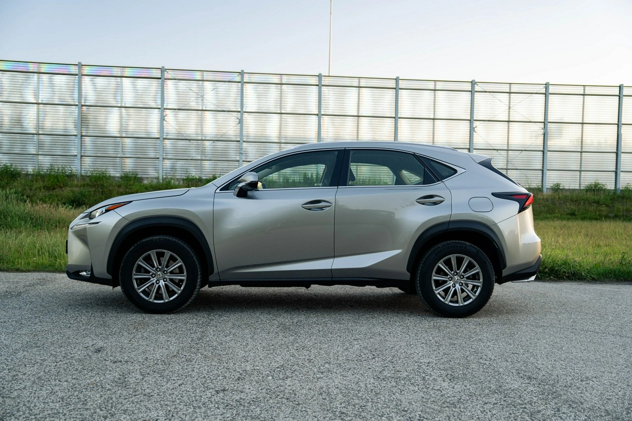 Lexus NX - Zdjęcie 9