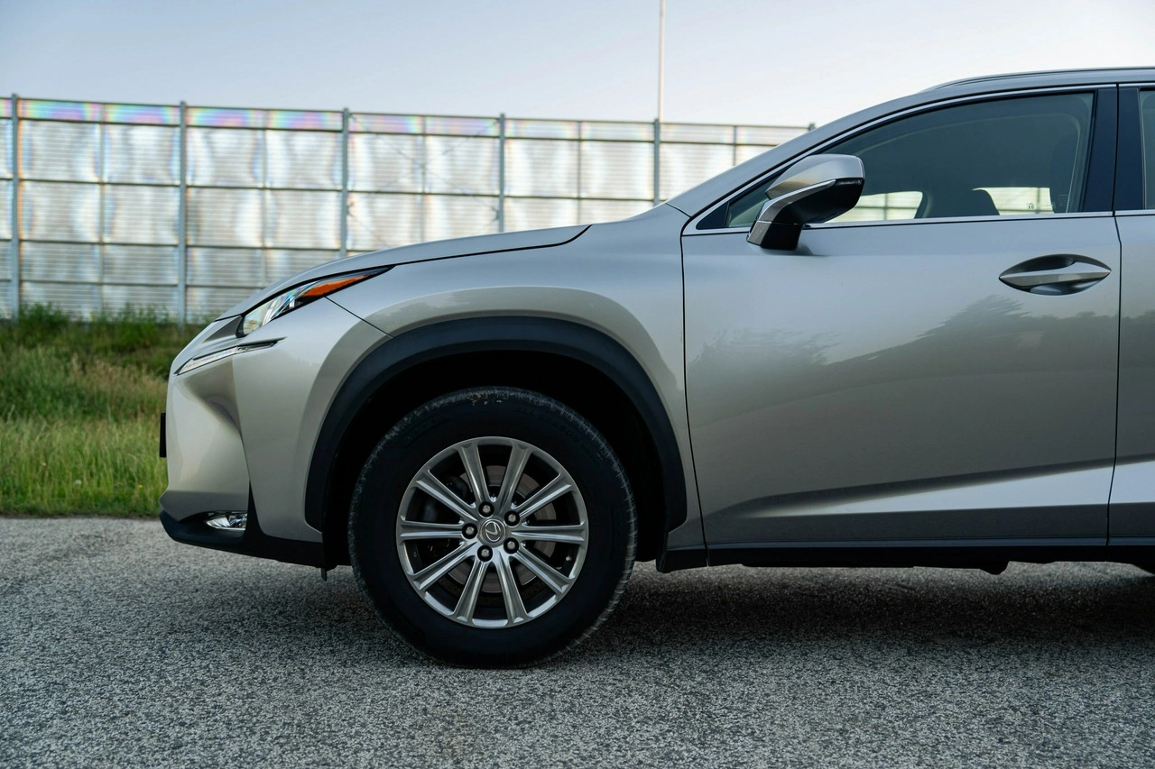 Lexus NX - Zdjęcie 10