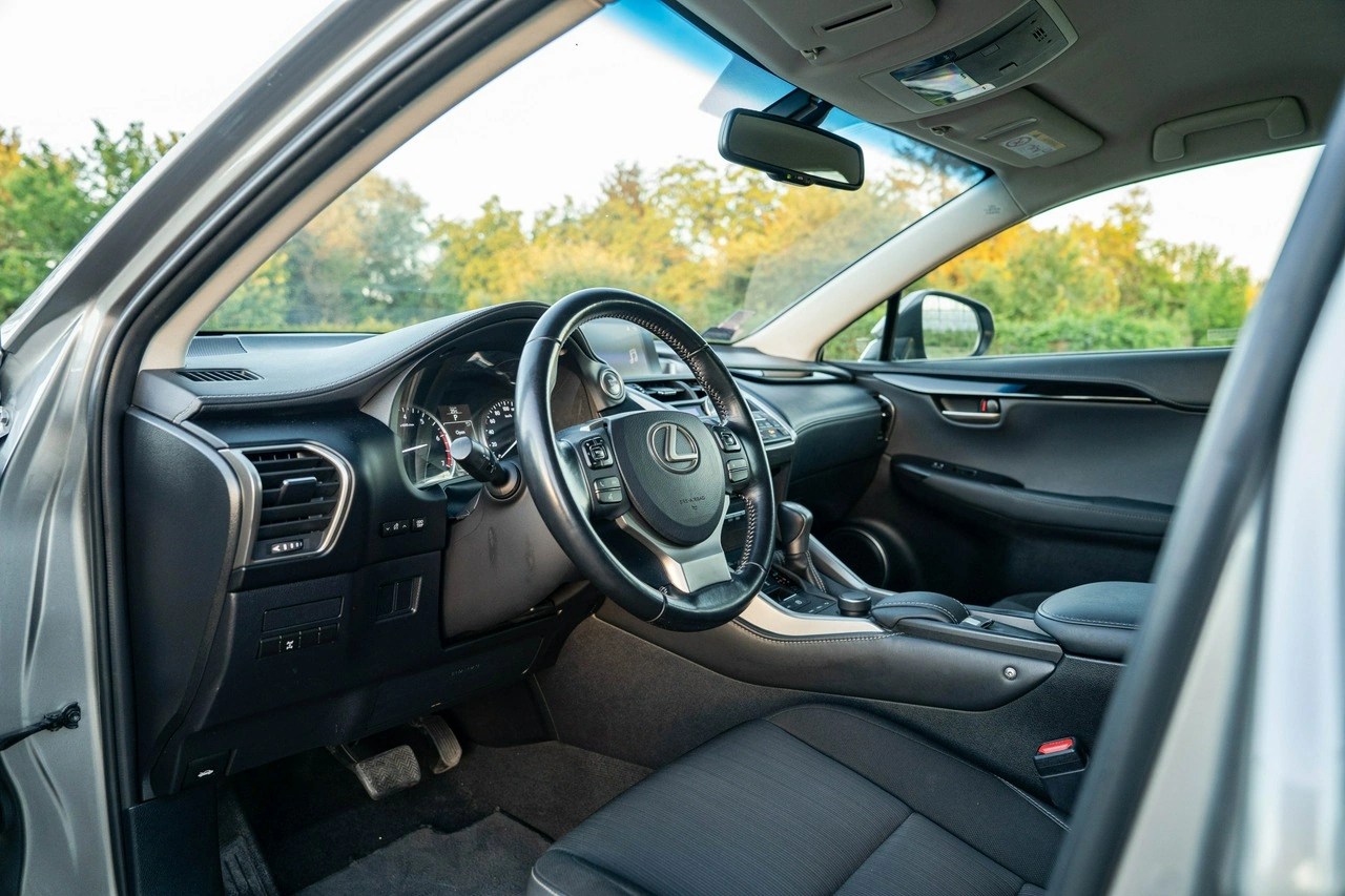 Lexus NX - Zdjęcie 16