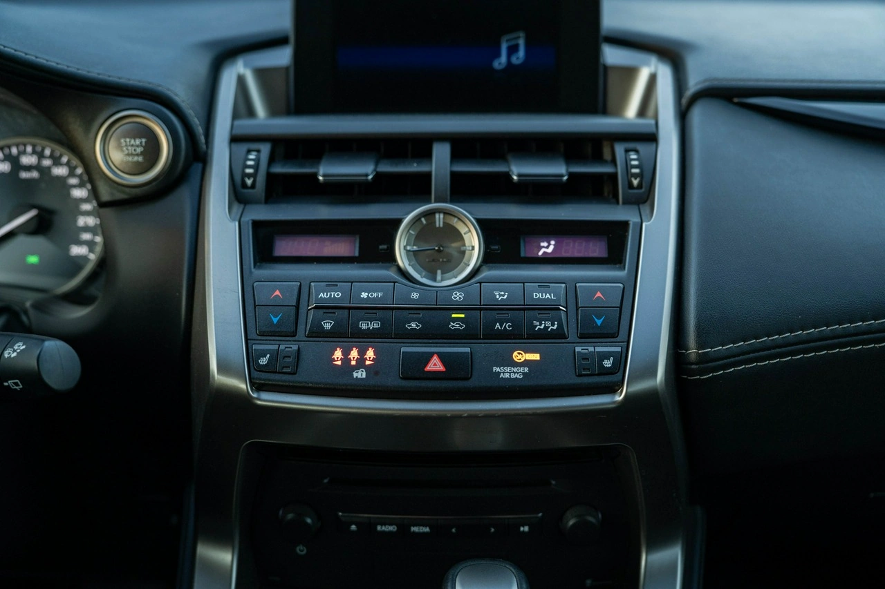 Lexus NX - Zdjęcie 19
