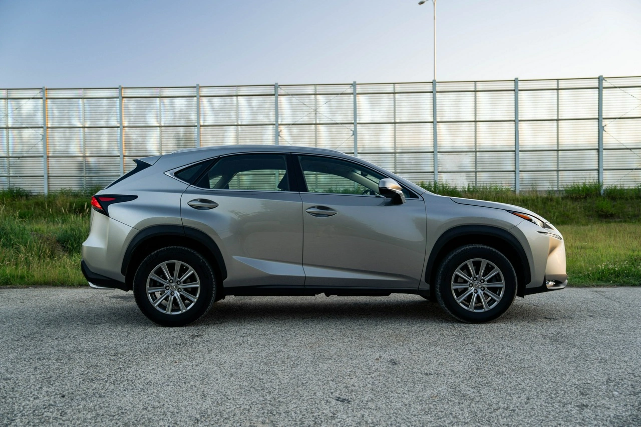 Lexus NX - Zdjęcie 8