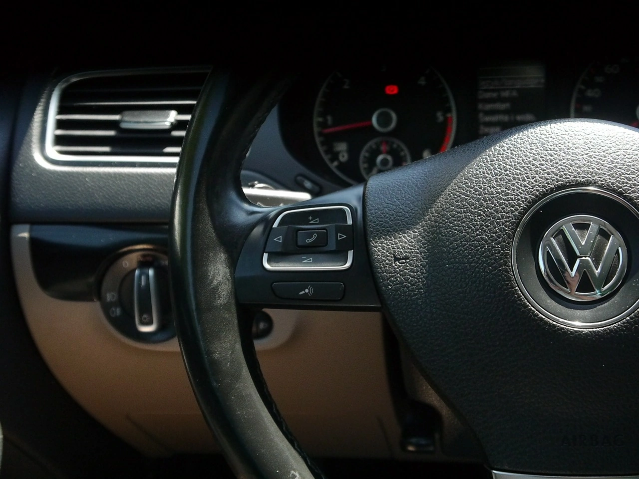 Volkswagen Jetta - Zdjęcie 19
