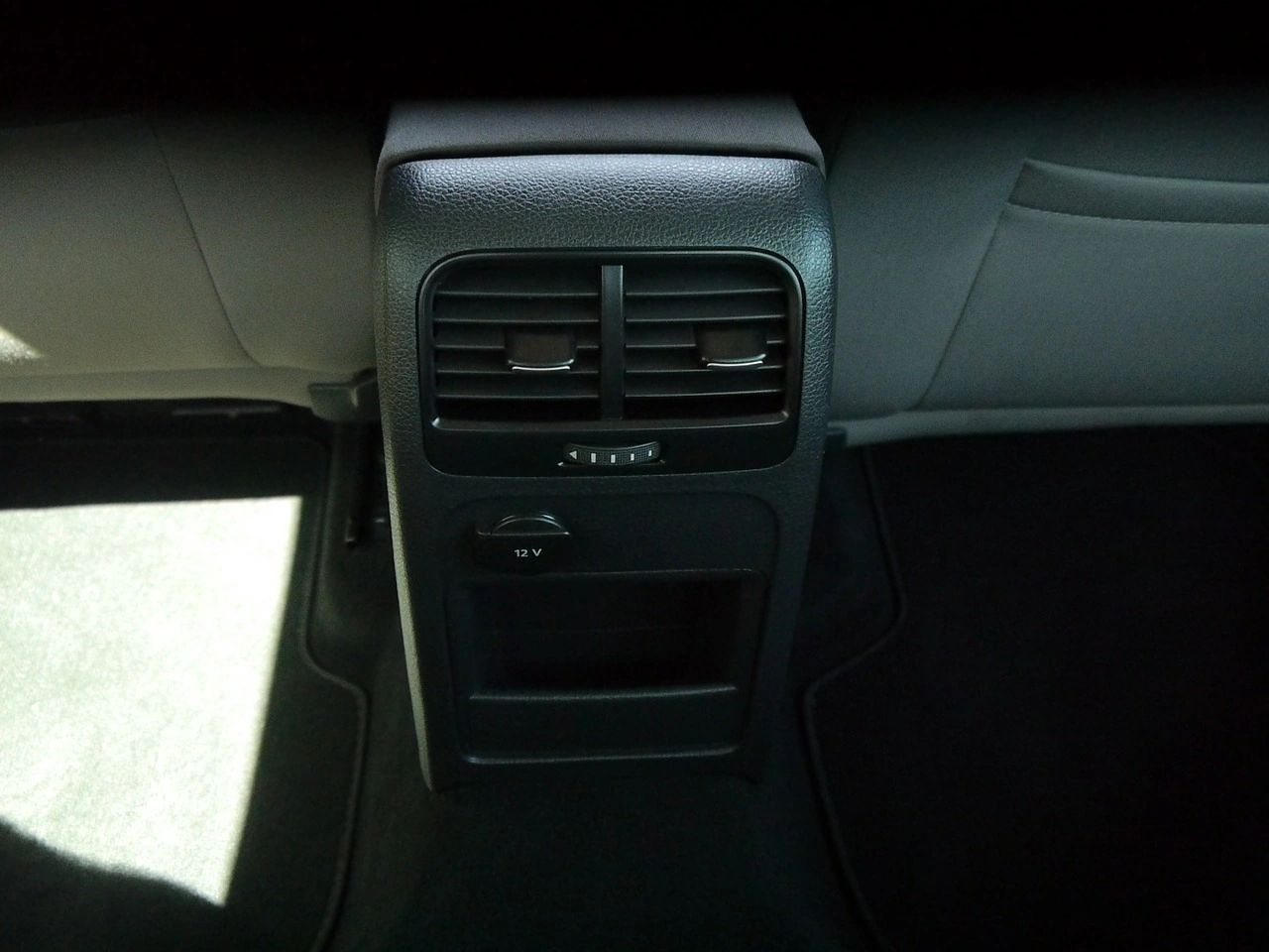 Volkswagen Jetta - Zdjęcie 26
