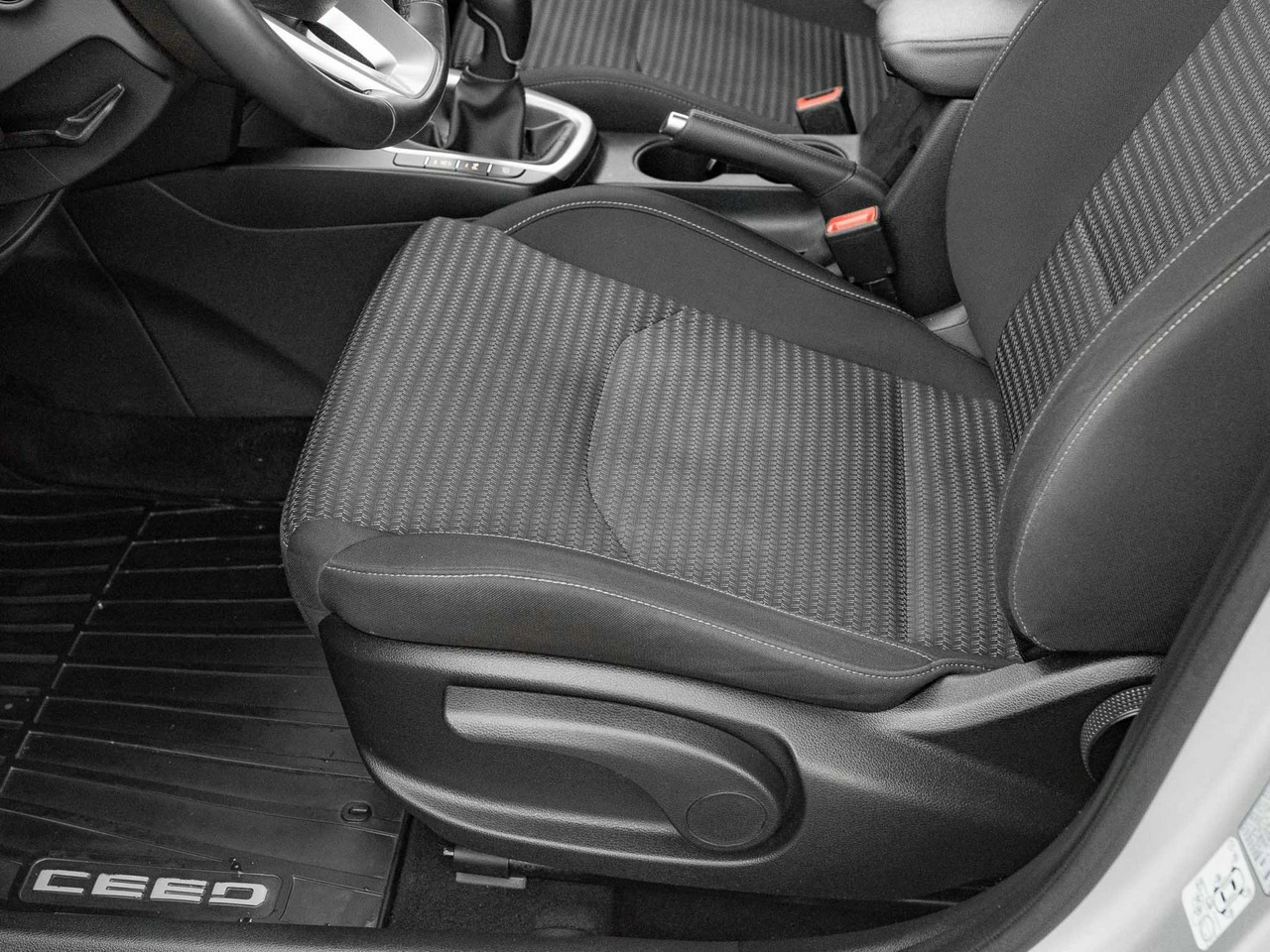 Kia Ceed - Zdjęcie 9